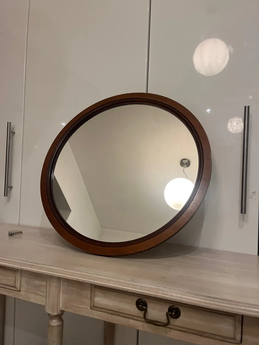 Round mahogany wooded mirror - Image 1