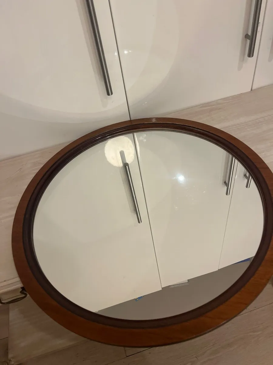 Round mahogany wooded mirror - Image 2