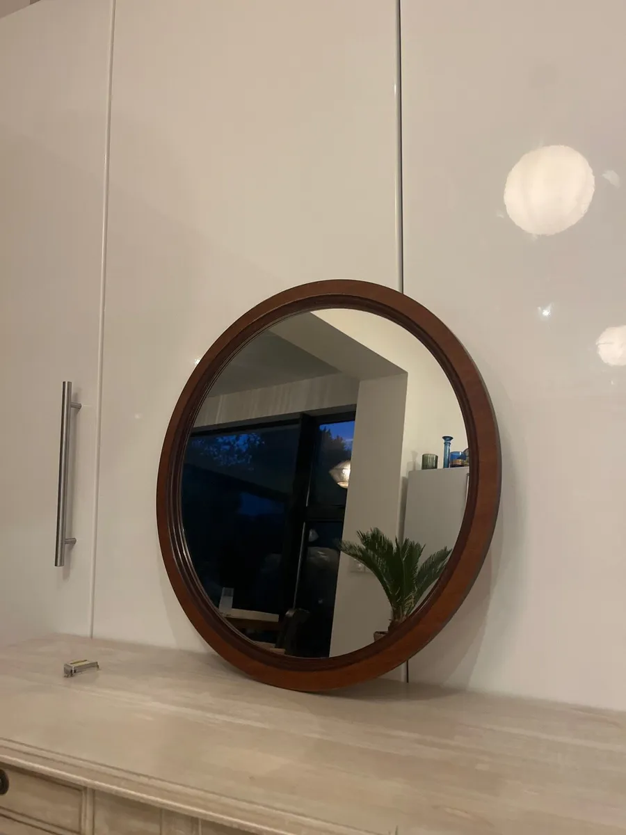 Round mahogany wooded mirror - Image 3