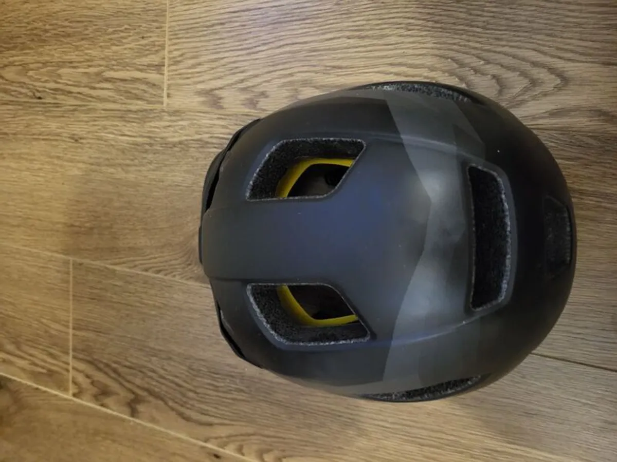 Bicycle helmet - Image 2