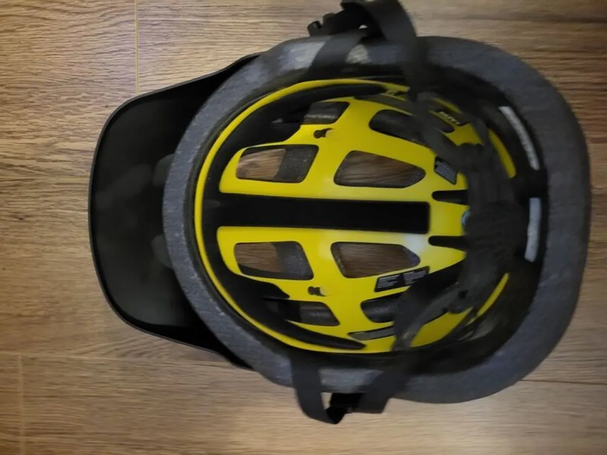 Bicycle helmet - Image 3