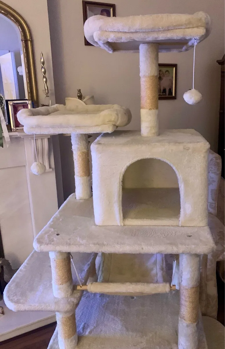 Cat Tower - Image 4