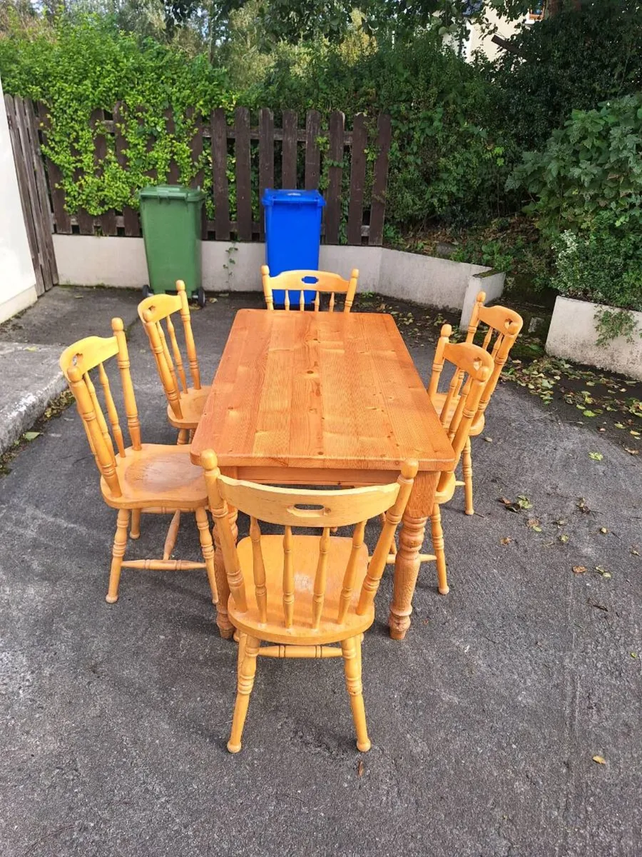 kitchen Table and 6 chairs - Image 1