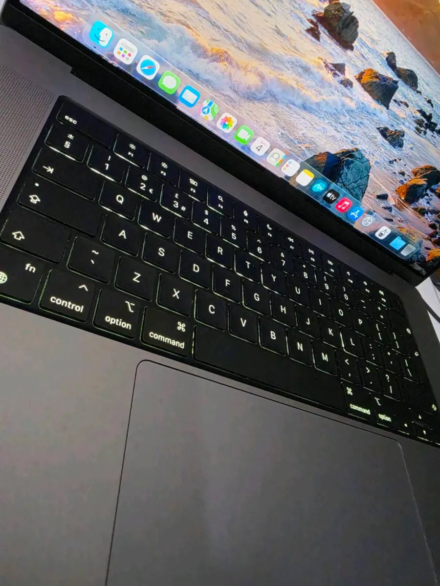 MacBook Pro M1 Pro - Image 2