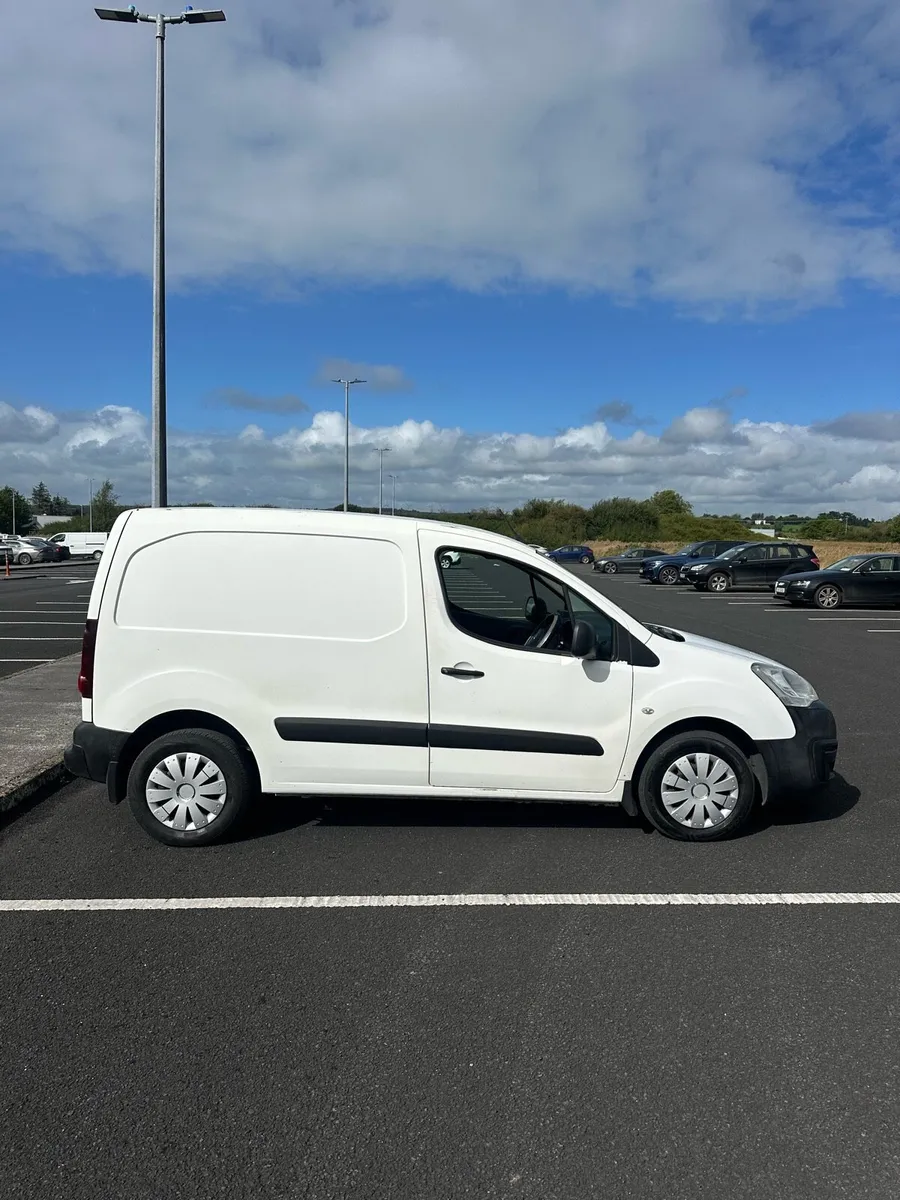 2016 Peugeot Partner - Image 2
