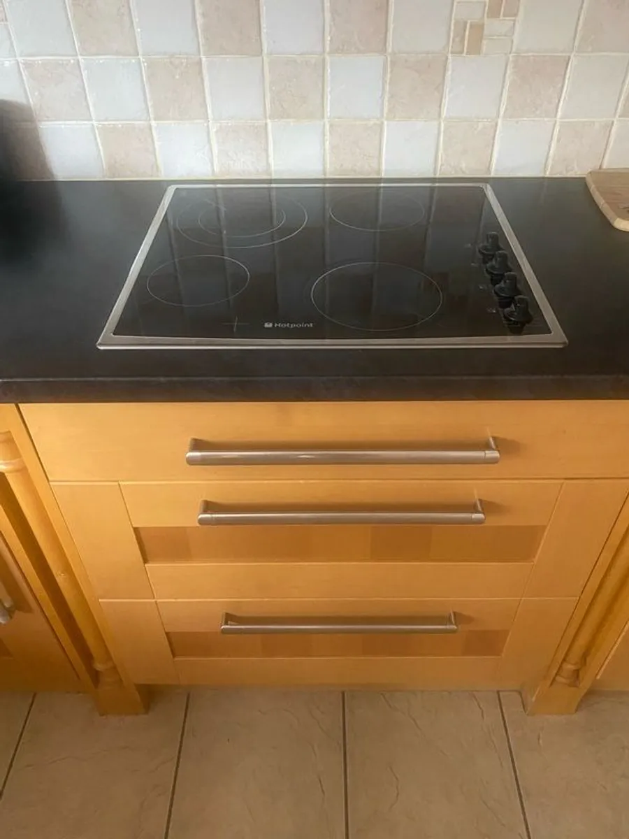 kitchen units - Image 1