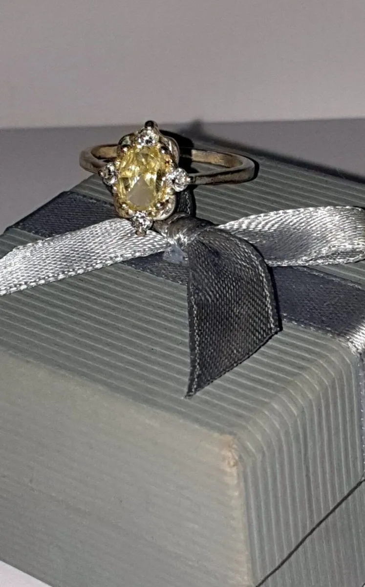 Vintage H'marked Silver Lemon/White Sapphire Ring - Image 2