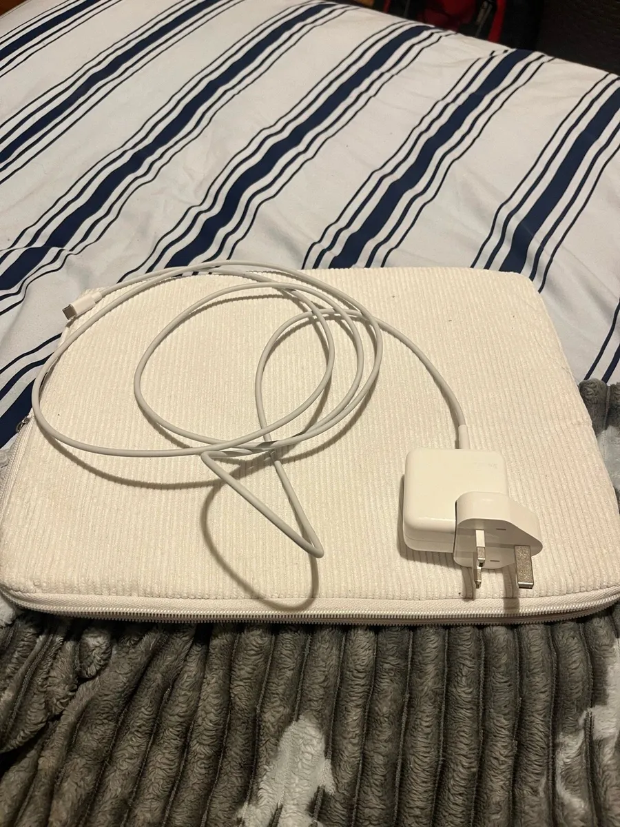 Apple Macbook Air 2020 M1 - Image 3