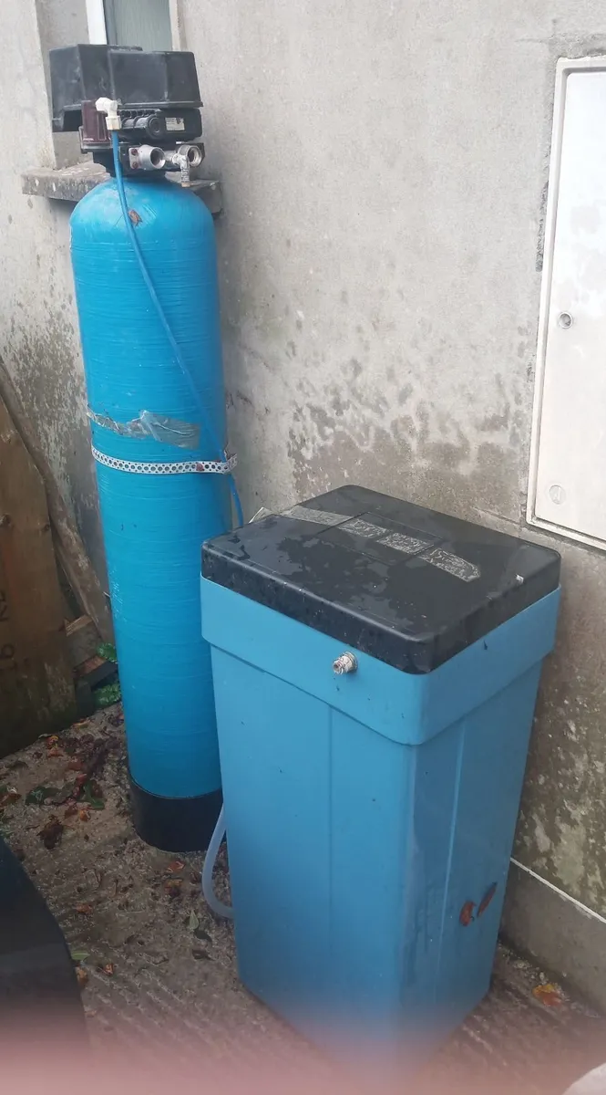 Ex Water Tech Water Filter & Backwash Bin - Image 1