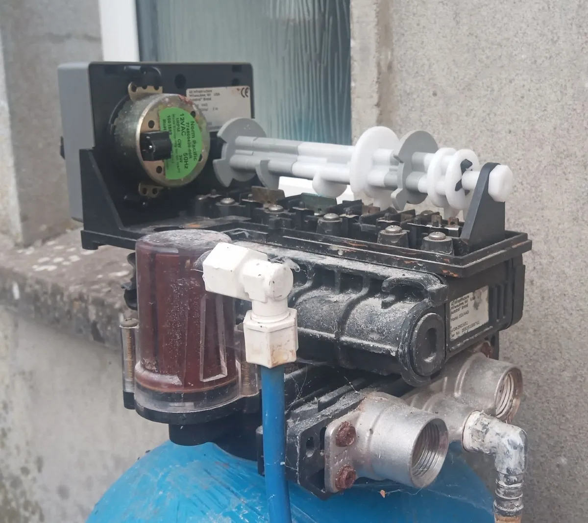 Ex Water Tech Water Filter & Backwash Bin - Image 3