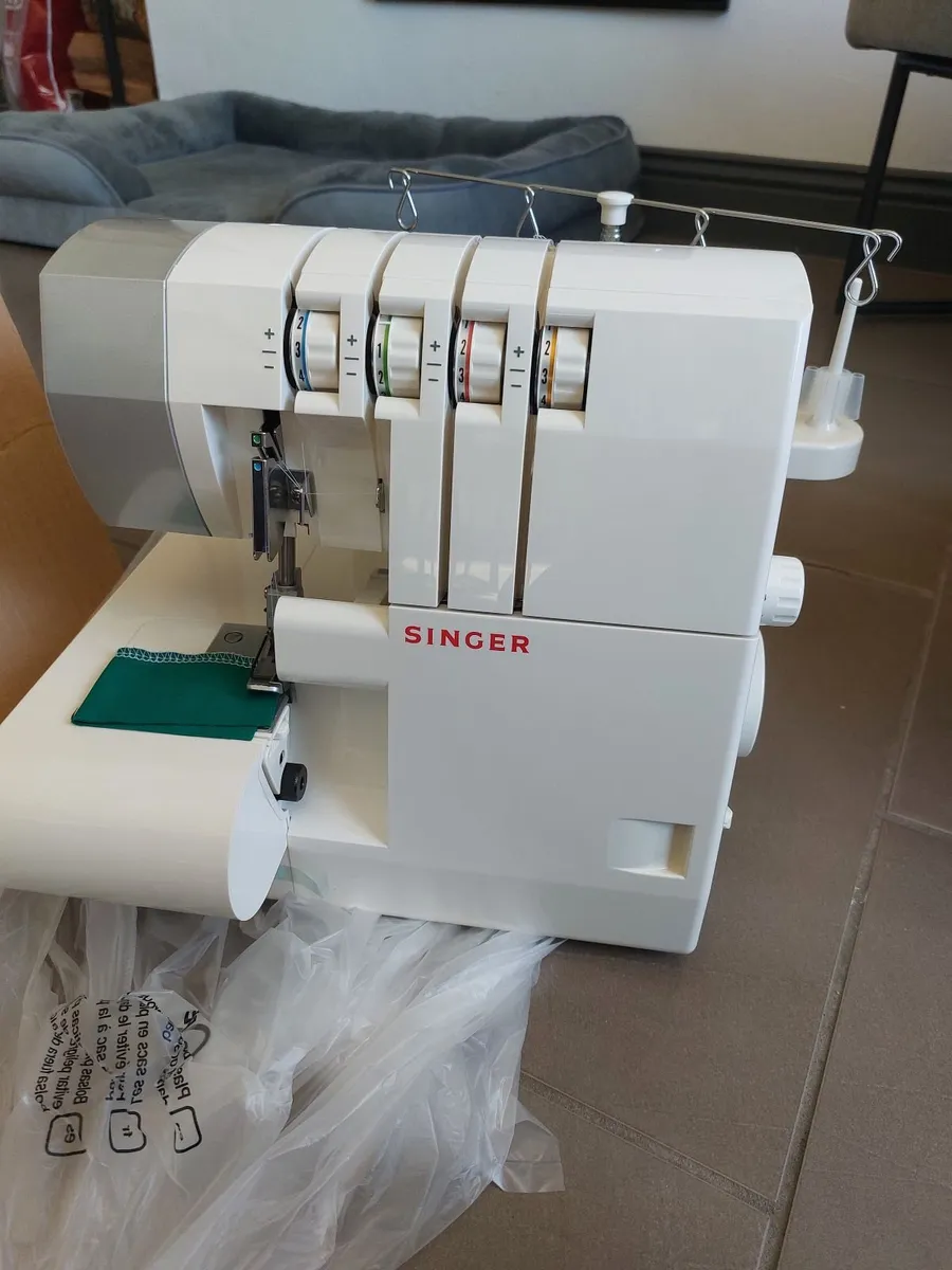 Singer Overlocker - Image 1