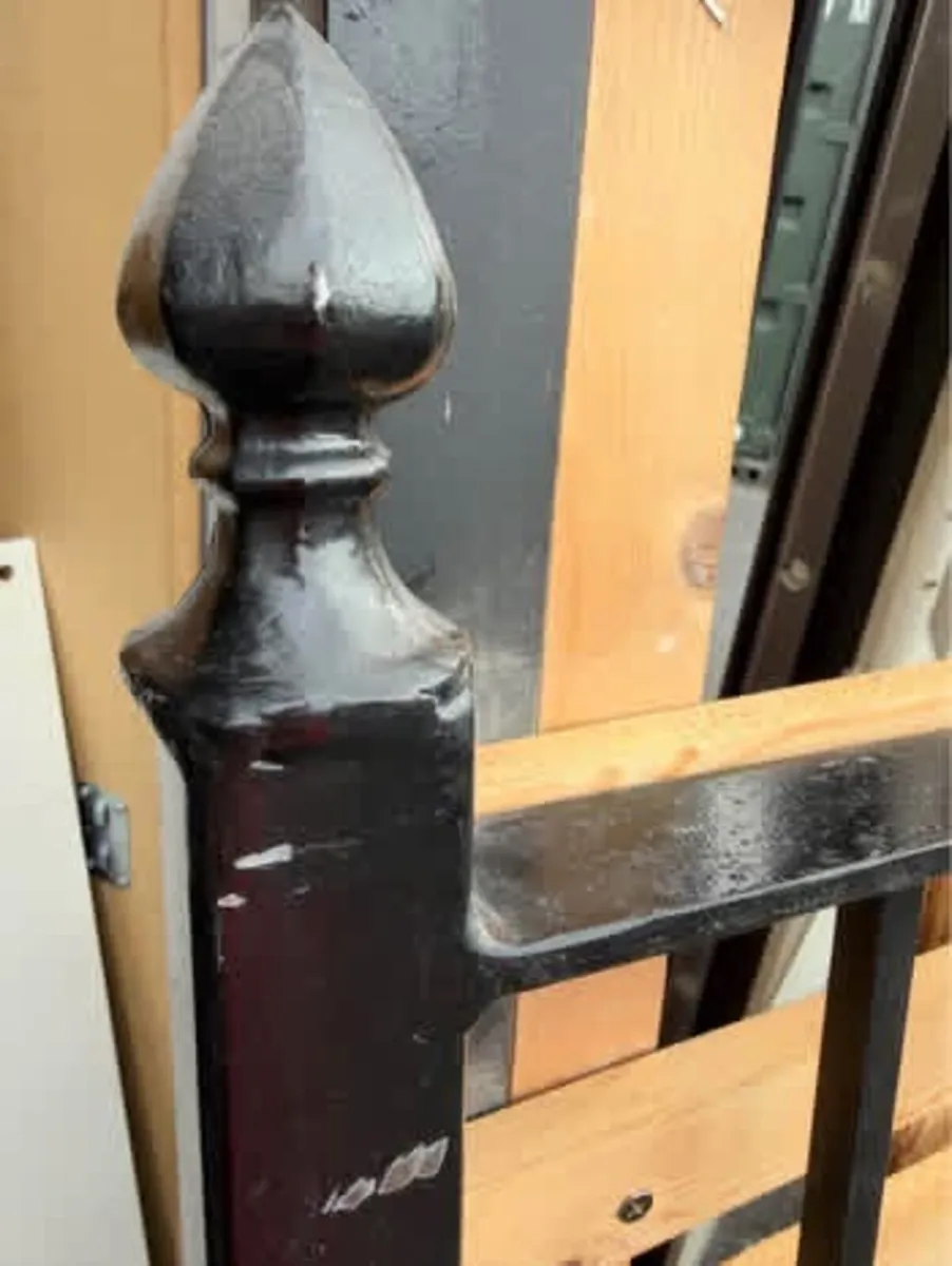 Custom made iron bed - Image 4