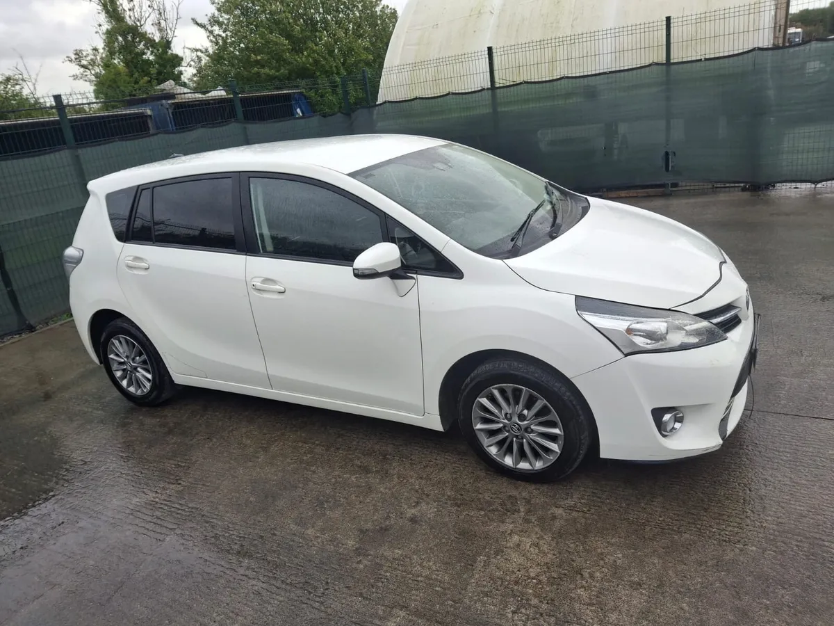 162 Toyota Verso 7 Seater  D4D Very Light Damage - Image 1