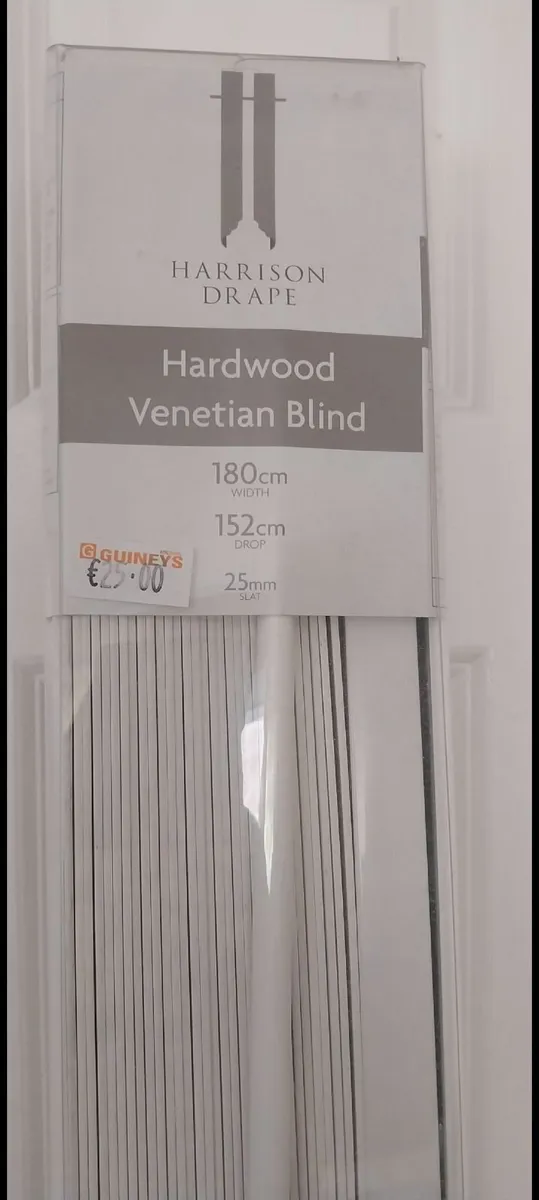 Hardwood 6ft Window Blind in white- new