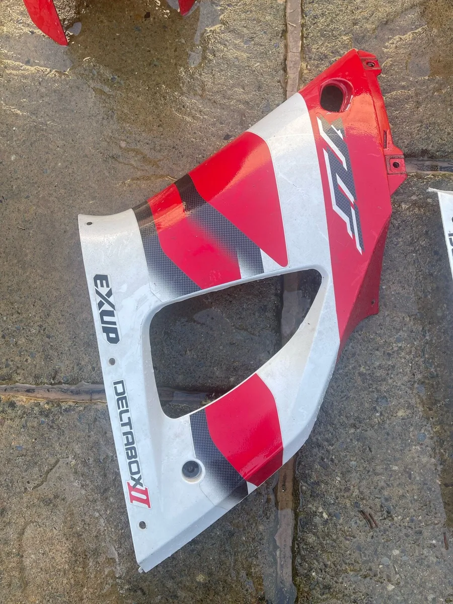 Yamaha YZR R1 fairings - Image 3