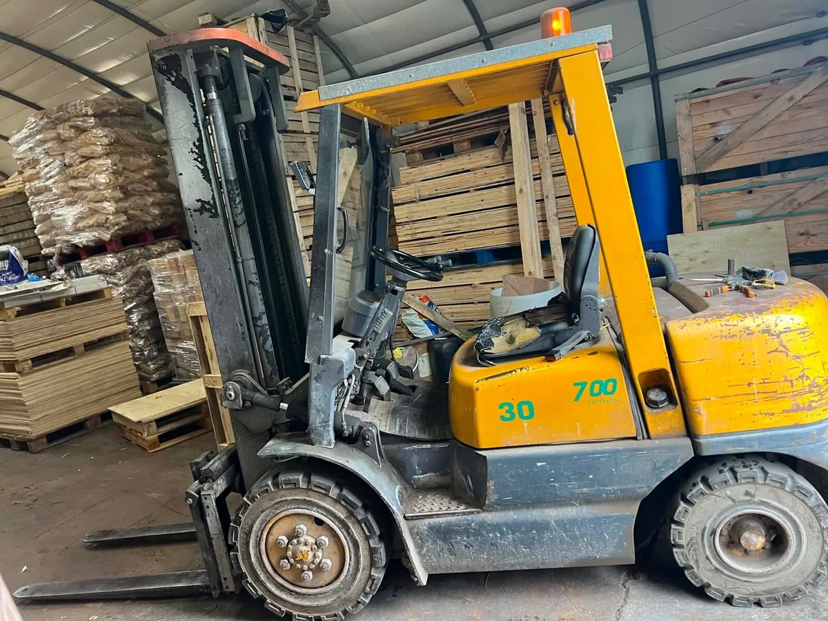 2003 TCM 3.0T Diesel Forklift  Tcm - Image 2