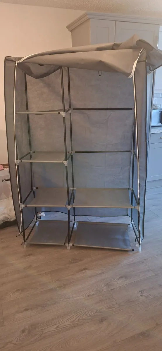 Temperary wardrobe - Image 2