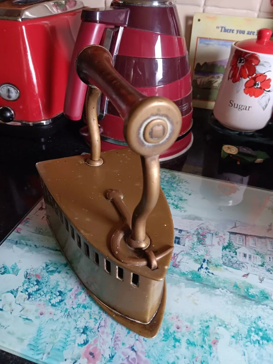Vintage brass iron - Image 1