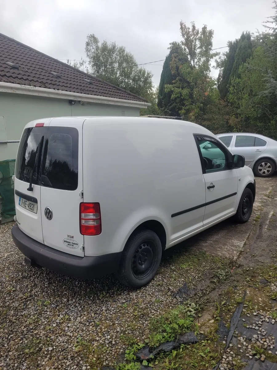 Volkswagen Caddy 2011 - Image 2