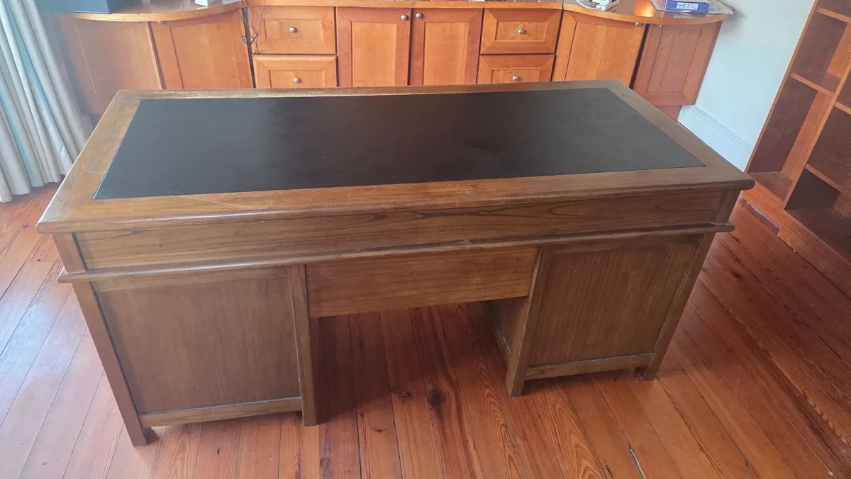 Large office desk - Image 2