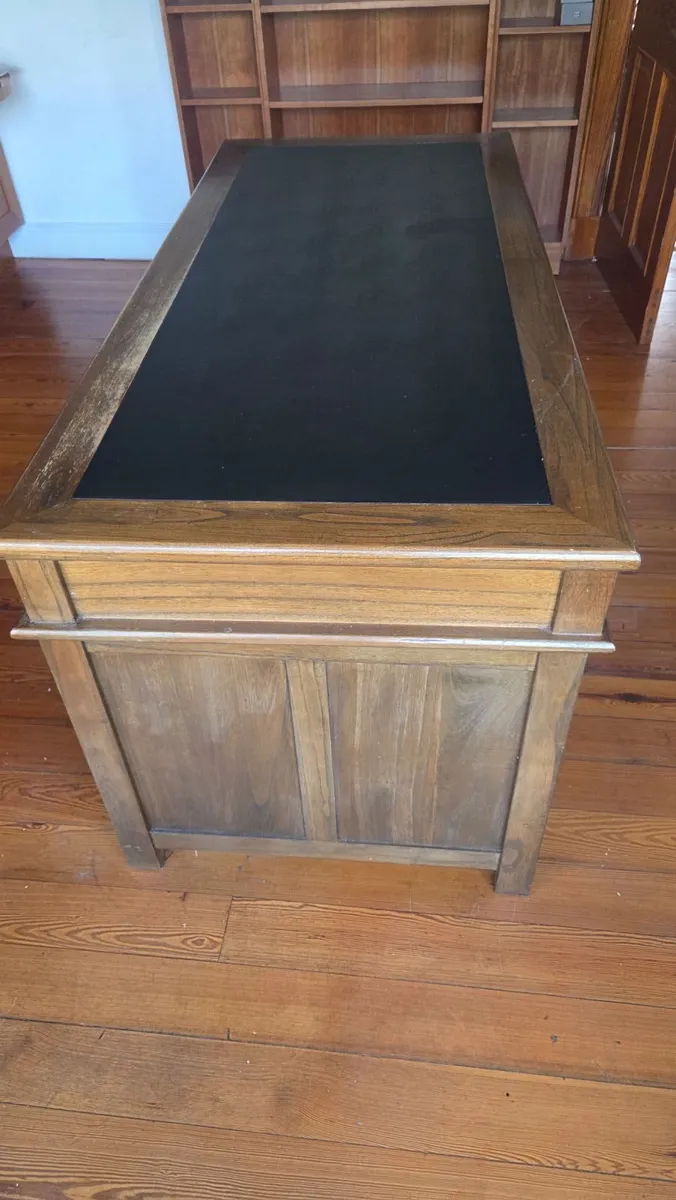 Large office desk - Image 3