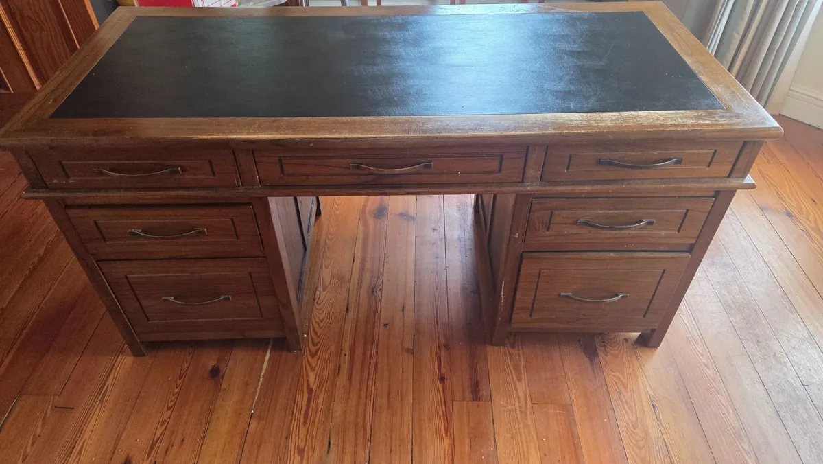 Large office desk - Image 1