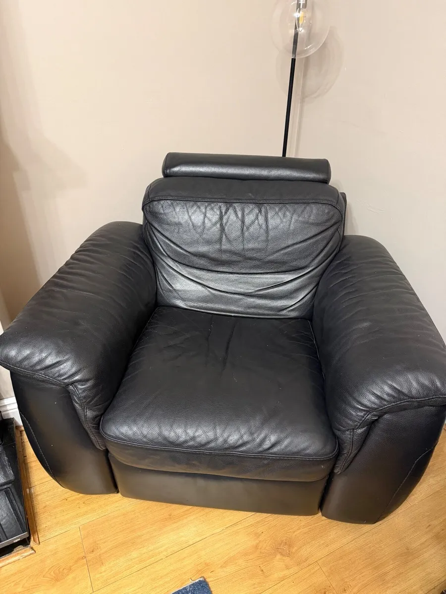 Black Natuzzi Sofa and two chairs - Image 1