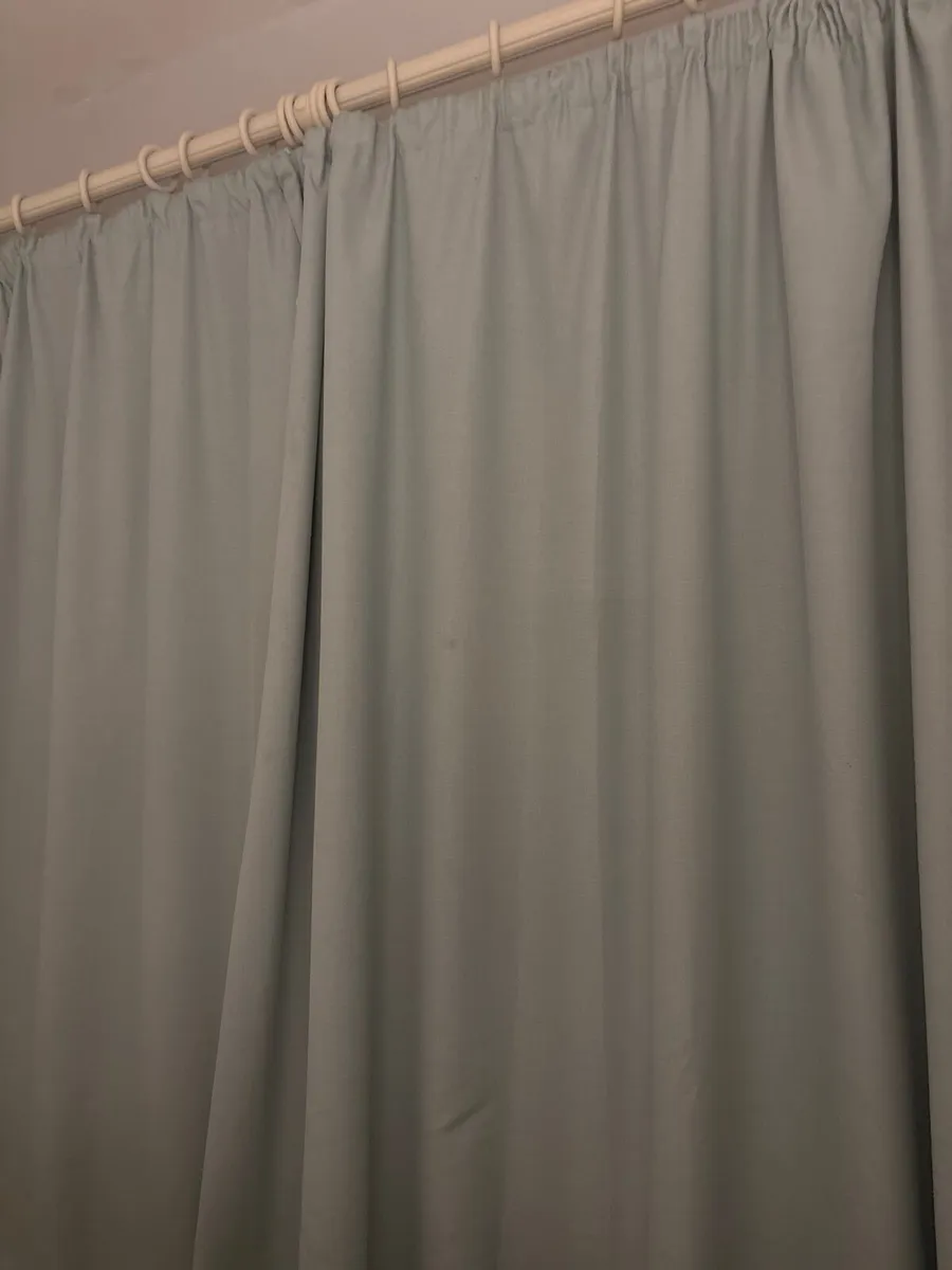 Curtains - Image 3
