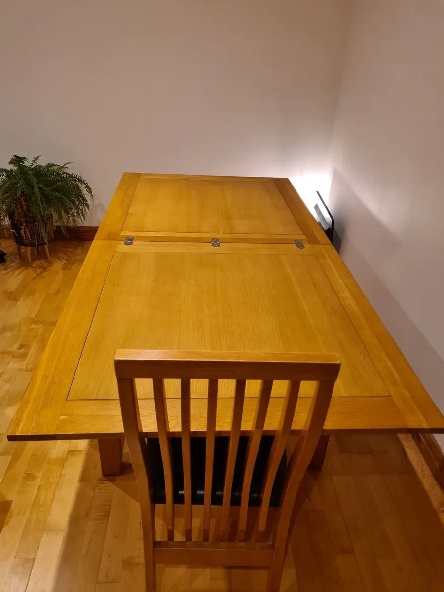 Oak kitchen table - Image 1