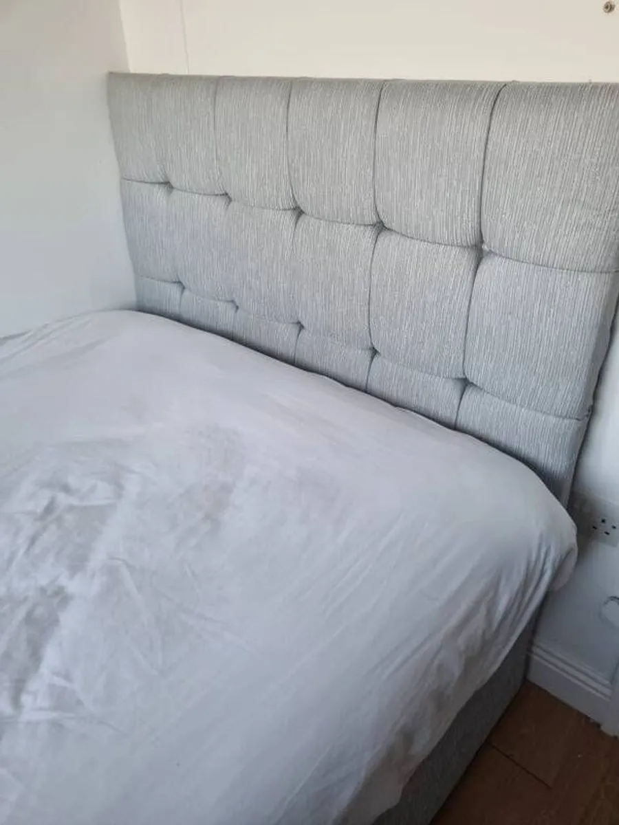 Small double divan bed with headboard - Image 2