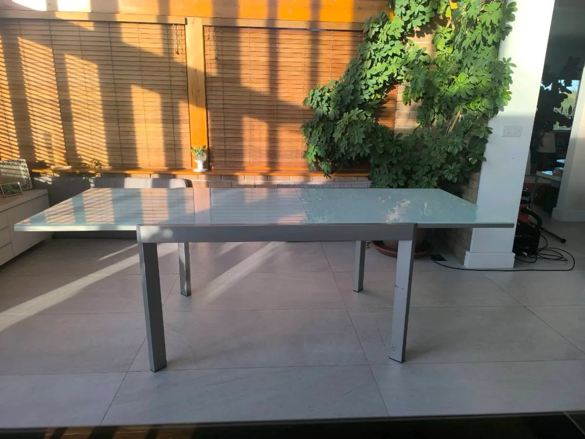 Dining table - Image 3