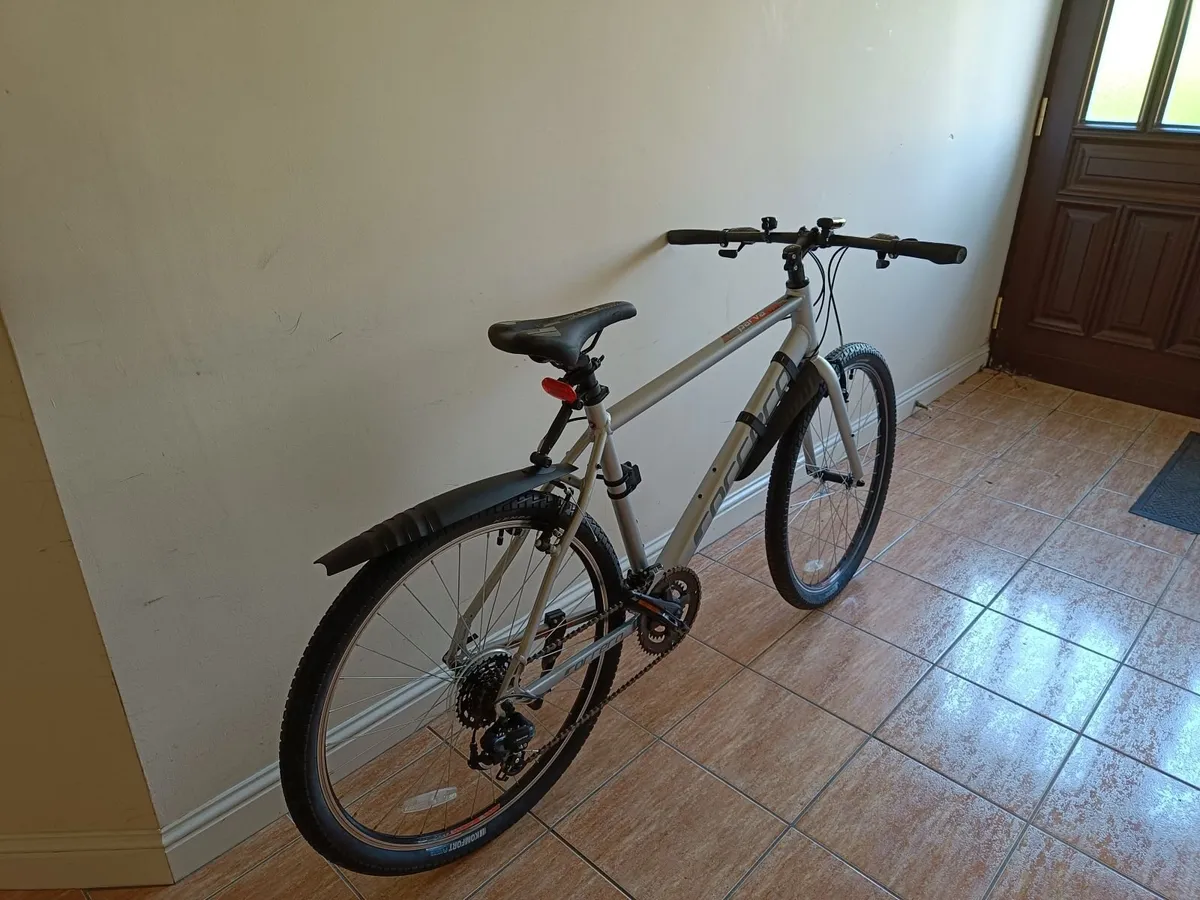 Carrera Parva Mens Hybrid Bike & Accessories - Image 3