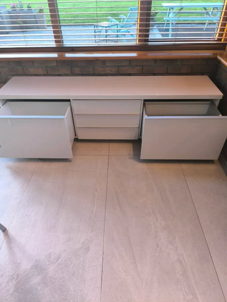 Media / side board - Image 2