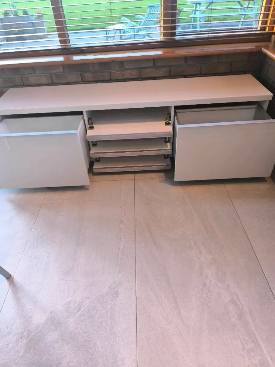 Media / side board - Image 3
