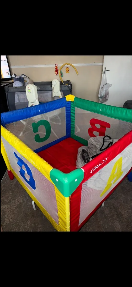 Graco Play Pen - Image 1