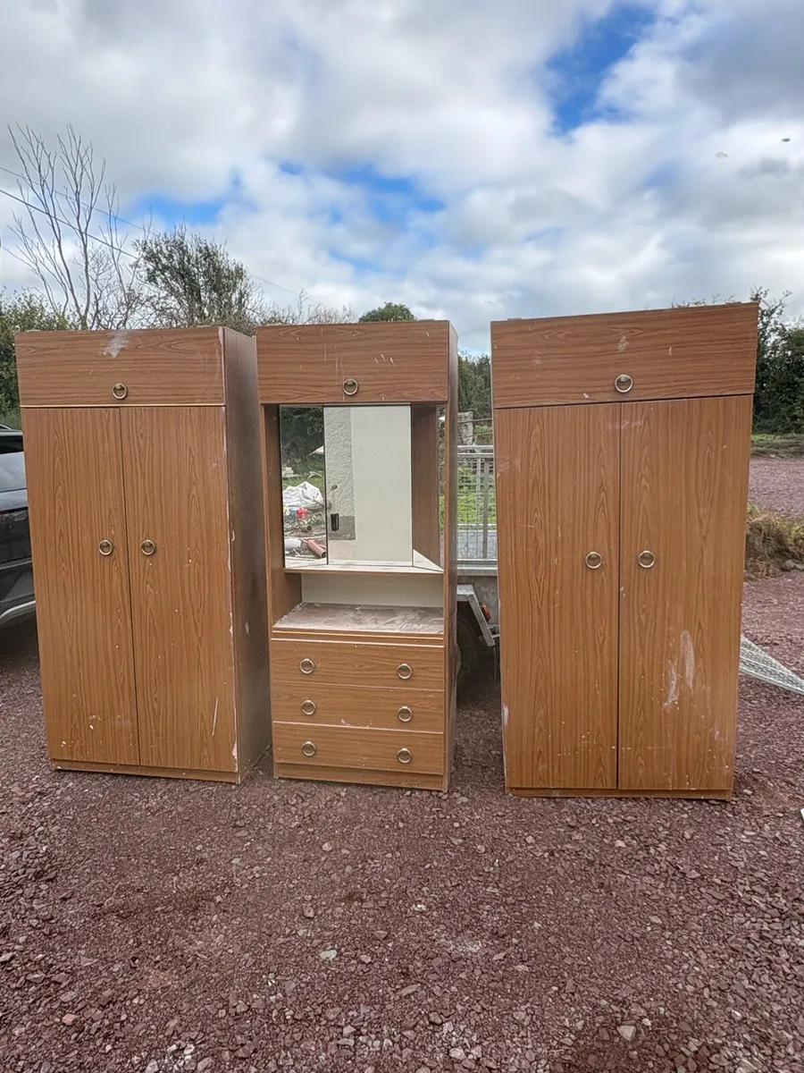 Bedroom Furniture Set - Image 1