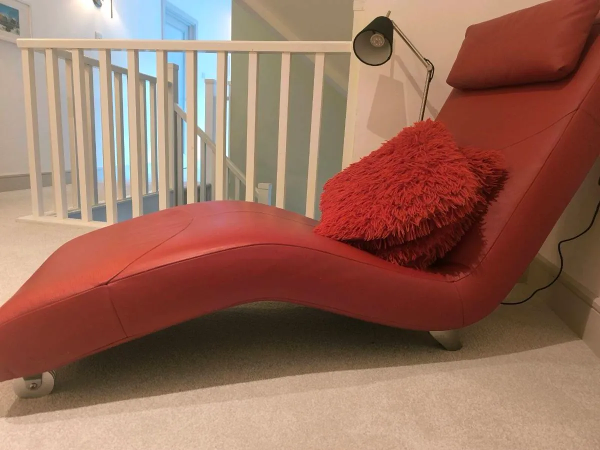 Contemporary red leather lounge couch - Image 2