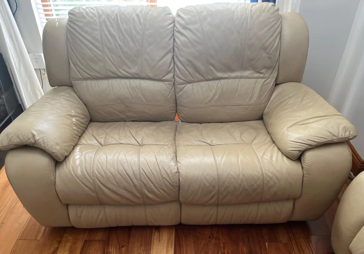 Italian leather sofa 2&3 seater - Image 1