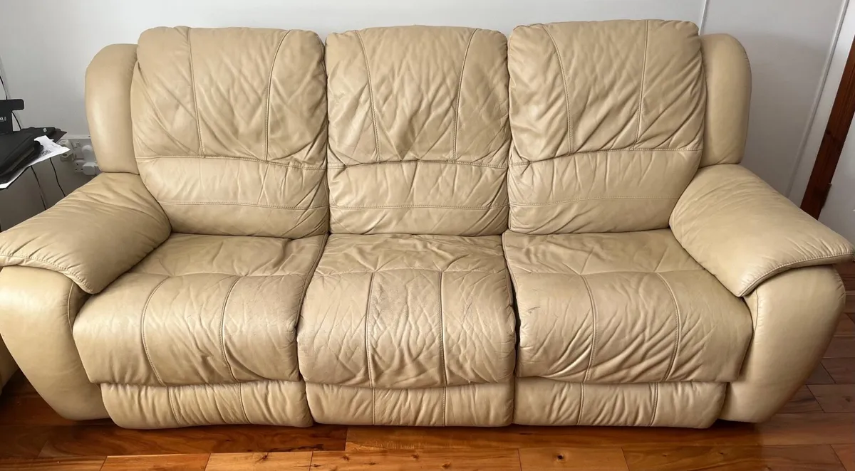 Italian leather sofa 2&3 seater - Image 3