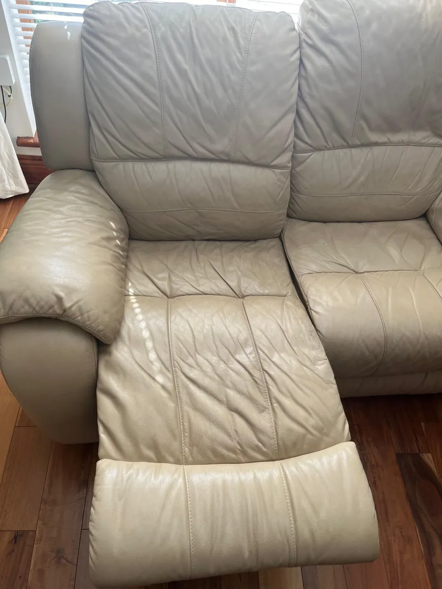 Italian leather sofa 2&3 seater - Image 4