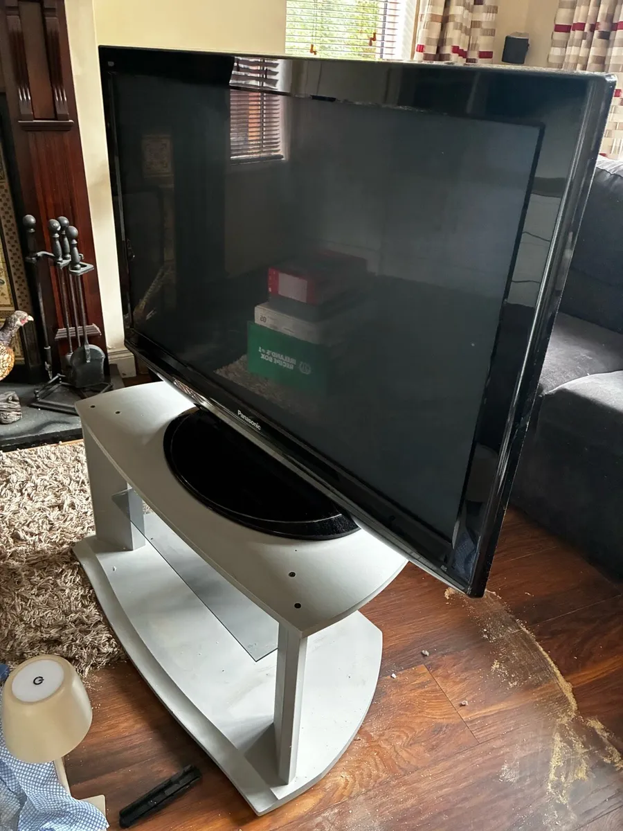 Tv and stand - Image 2