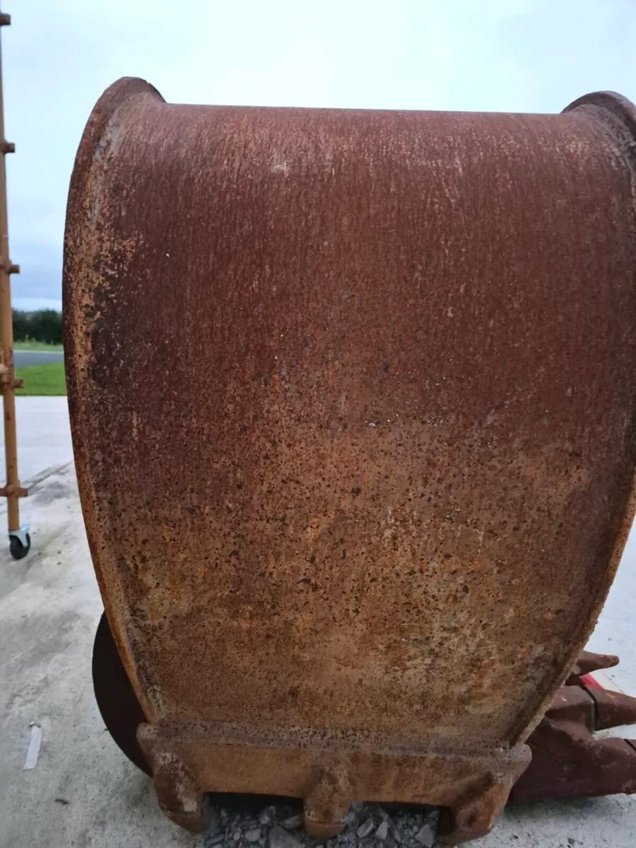 2 foot digging bucket - Image 4