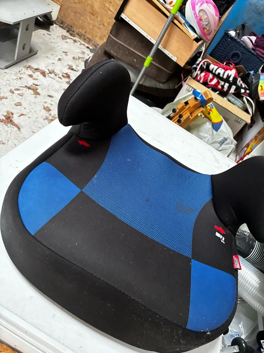 Booster seat for child - Image 1