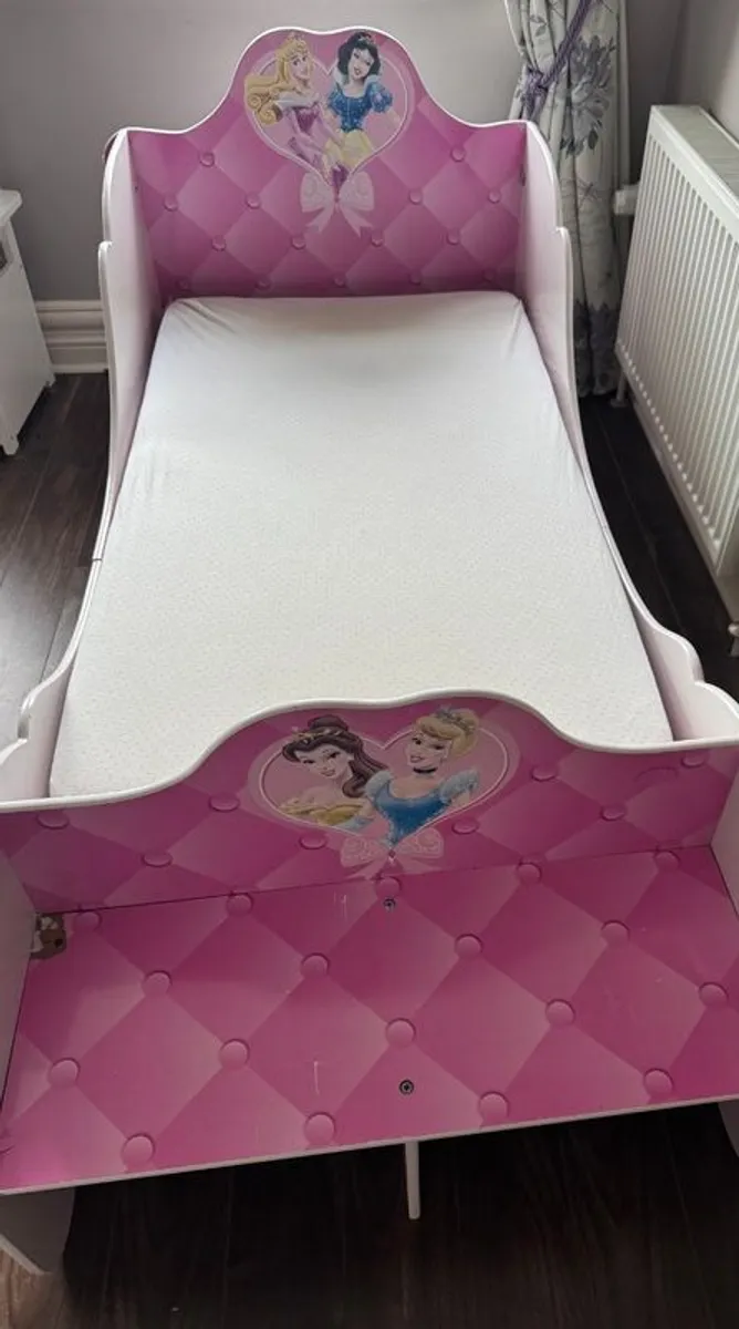 Toddler bed - Image 1