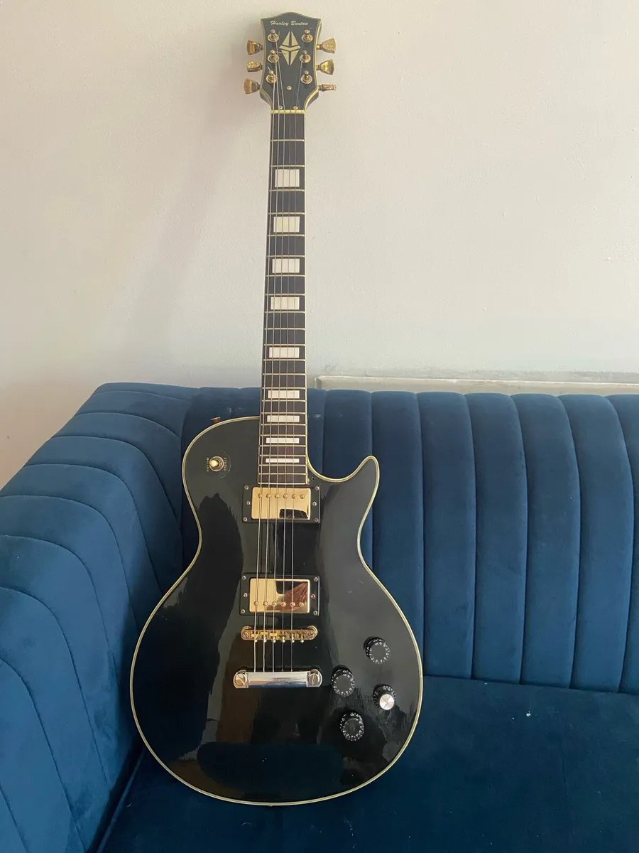 Les Paul Guitar - Image 1