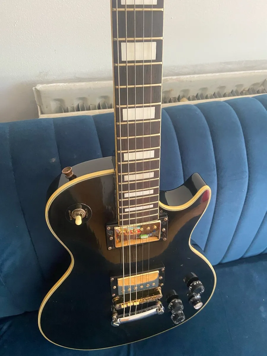 Les Paul Guitar - Image 2