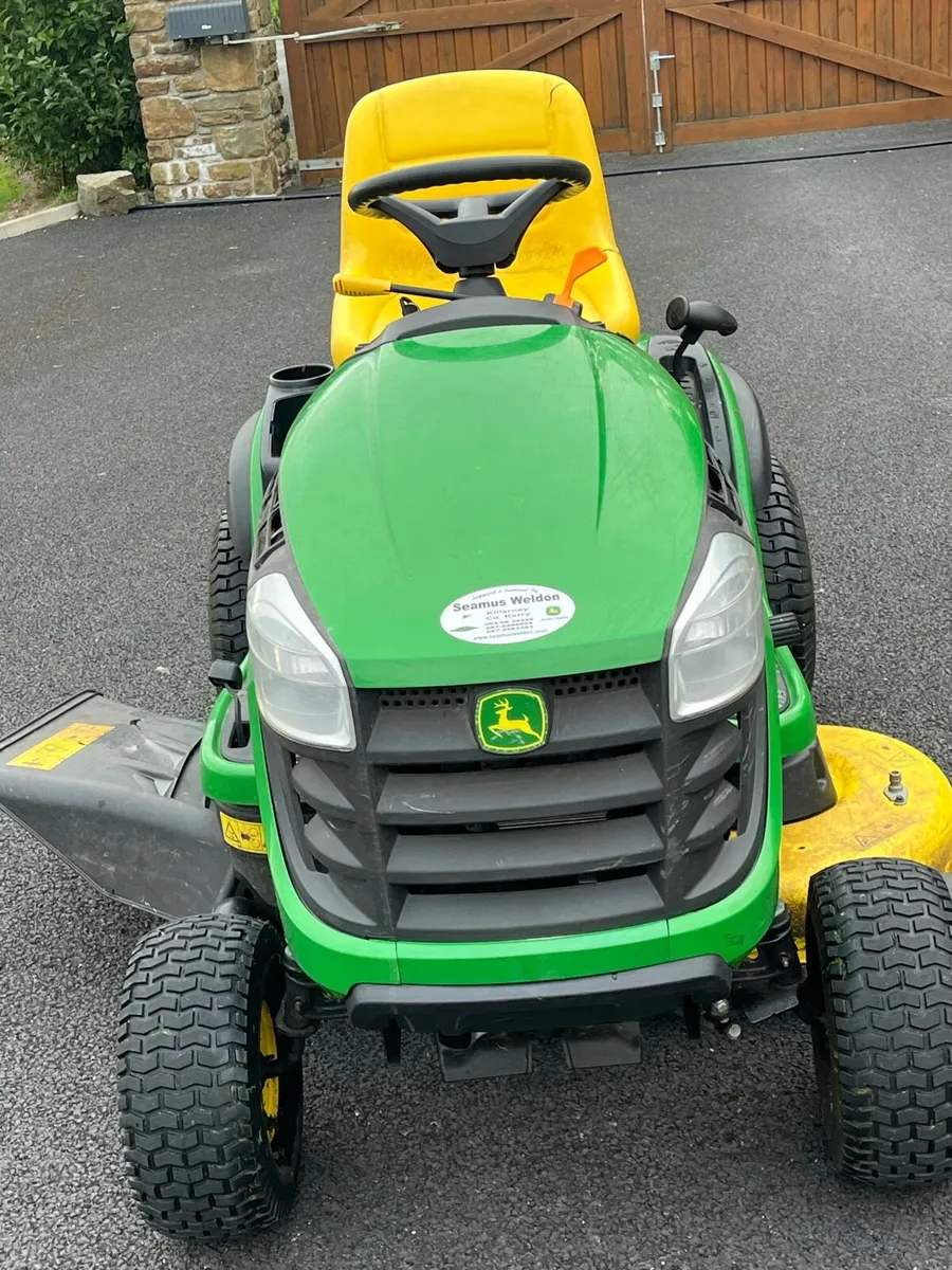 Johns Deere ride on Lawnmover - Image 1