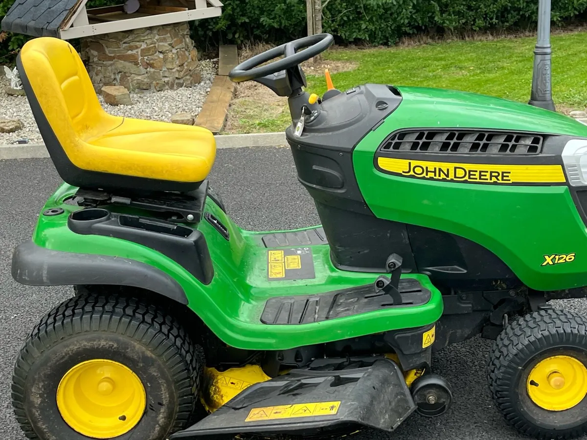 Johns Deere ride on Lawnmover - Image 4