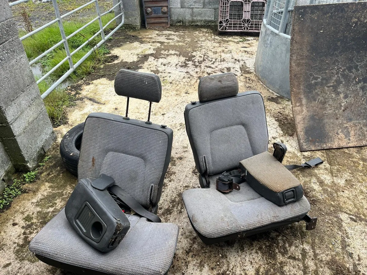 92 mitsubishi pajero back seats - Image 3