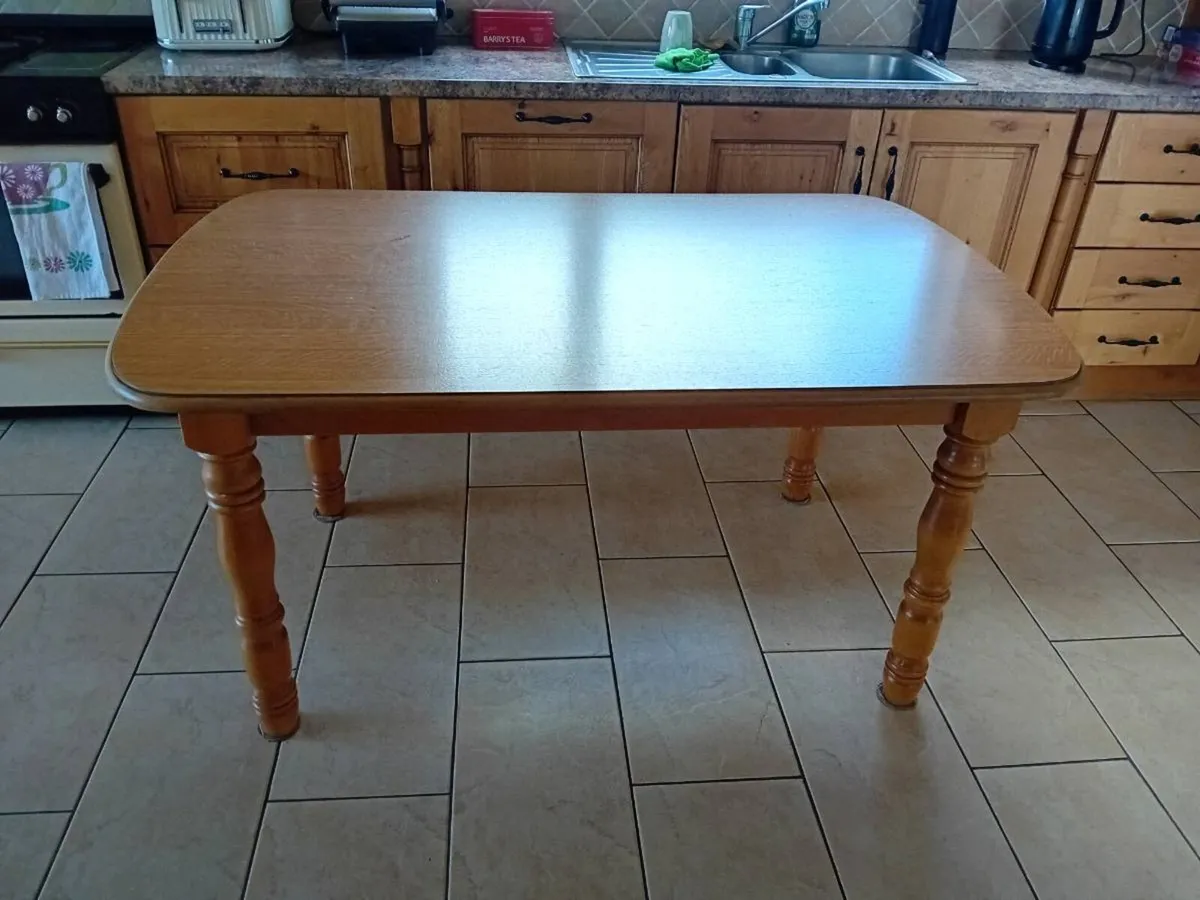 Table 4 chairs - Image 1